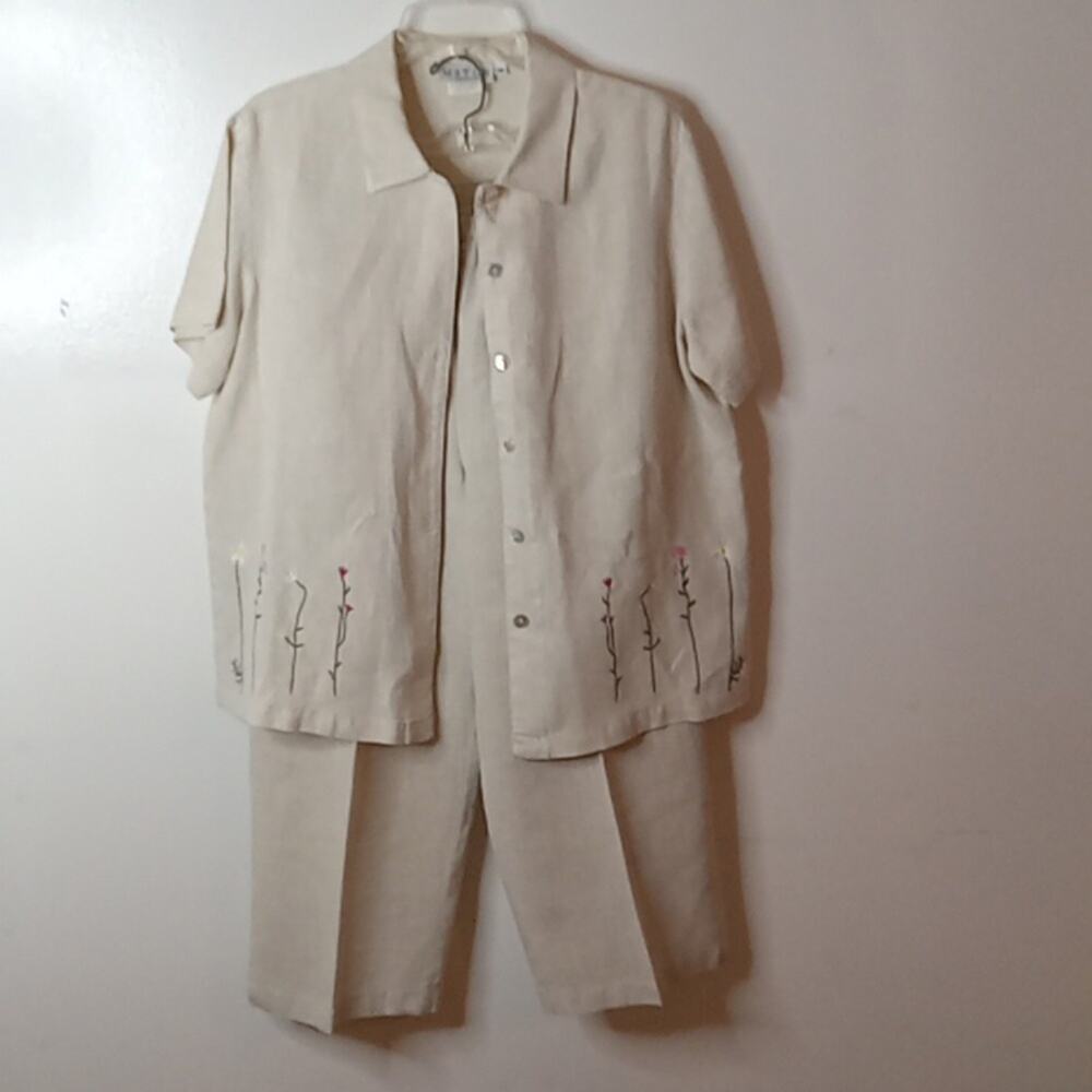 Match 2pc Collared Top/Capri Embroidered. Size Medium LINEN Beige